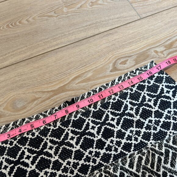 🩶10 Feet Black & Cream Retro Boho Aztec Mini Skirt Size L 100% cotton - Picture 4 of 6